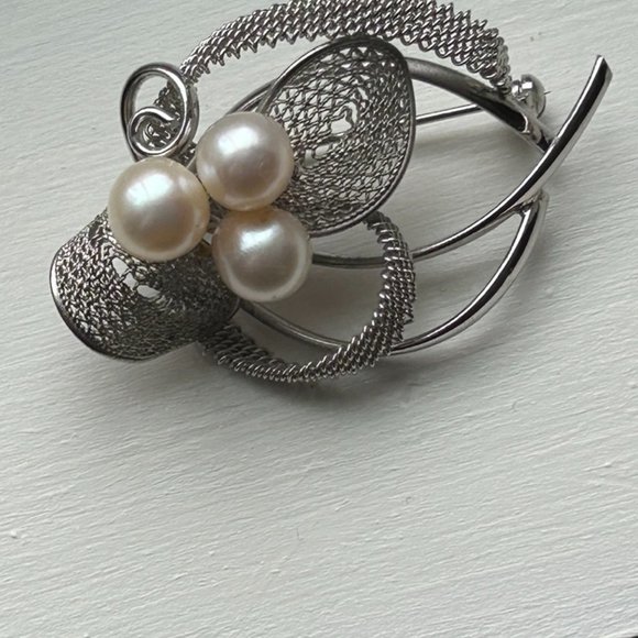 Vintage Pearl and Silver Brooch - Picture 6 of 6